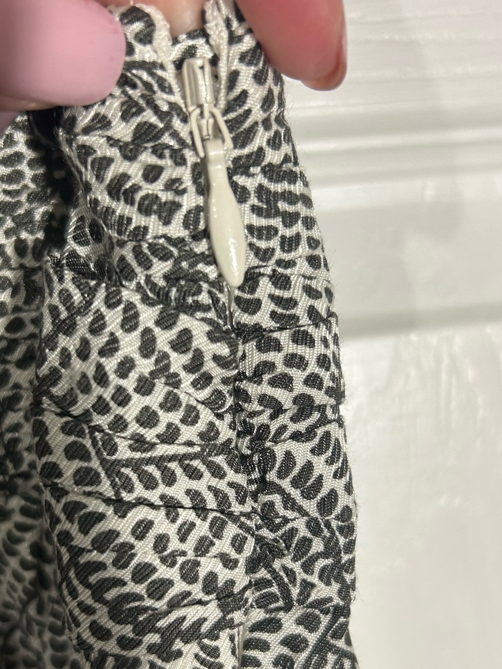 Anthropologie Wide Leg Printed Palazzo Pants Black Cream Size 4P - Picture 9 of 16